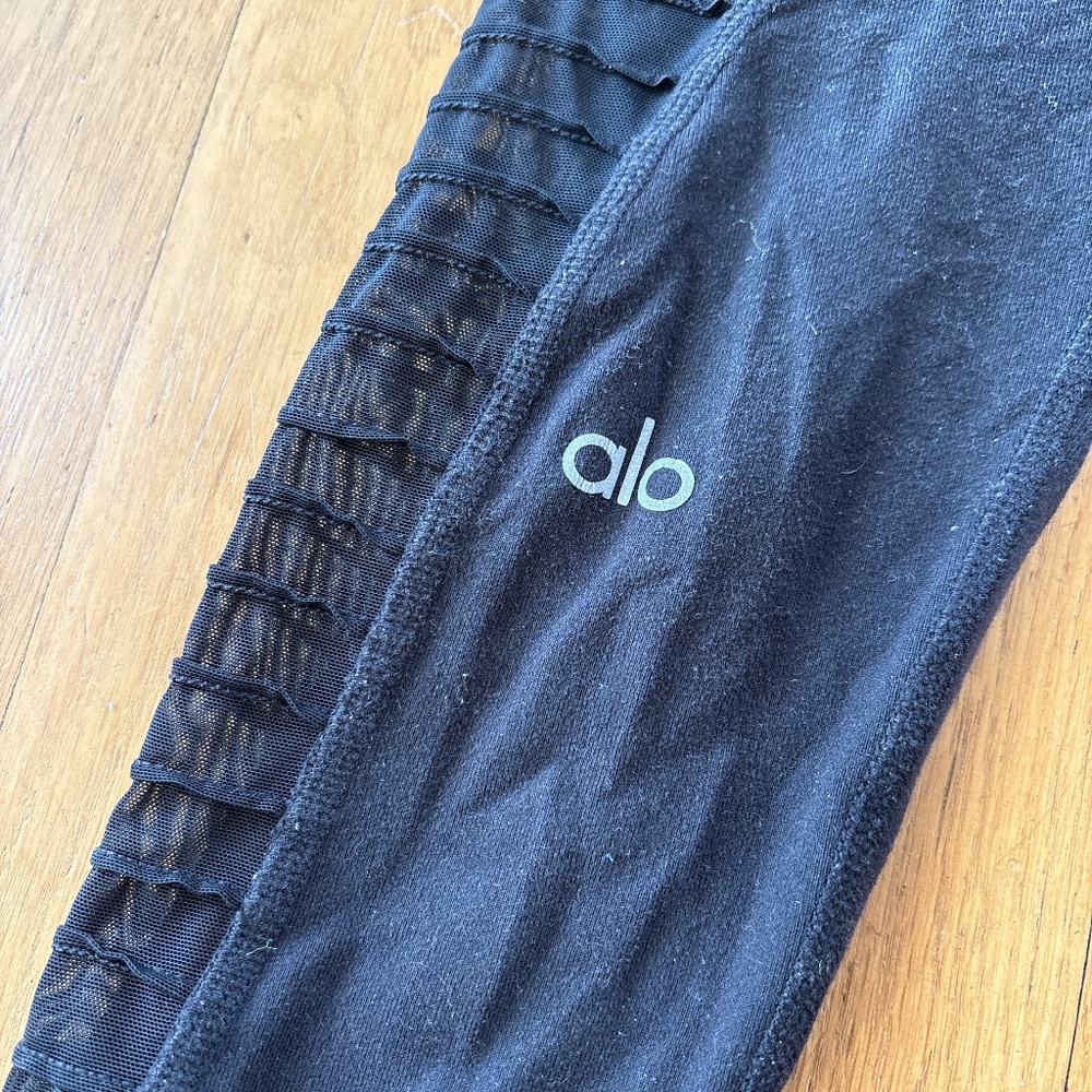 ALO Yoga black leggings with mesh paneling XS - Picture 3 of 3